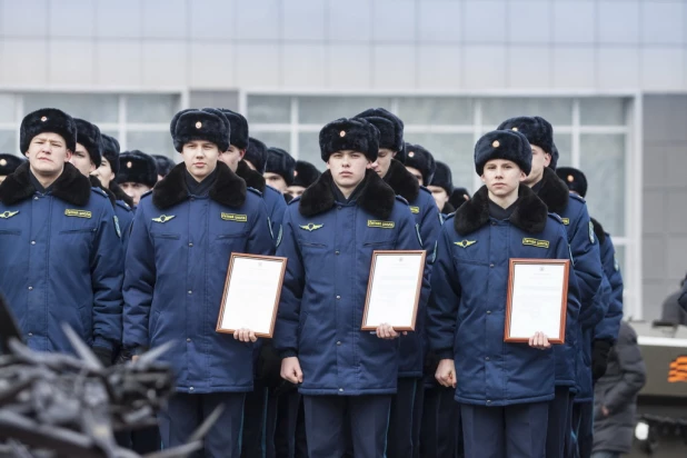 На площади Ветеранов прошла церемония, посвященная увековечению памяти Героя Российской Федерации Олега Пешкова. Барнаул, 13 февраля 2016 года.