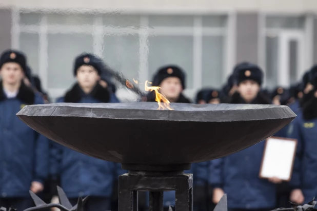 На площади Ветеранов прошла церемония, посвященная увековечению памяти Героя Российской Федерации Олега Пешкова. Барнаул, 13 февраля 2016 года.