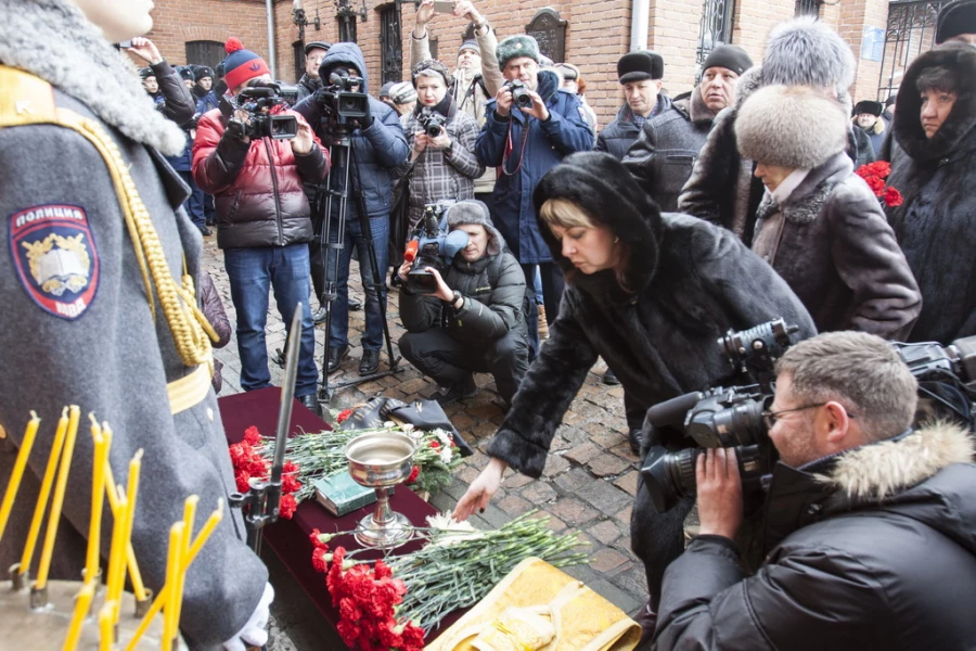 На площади Ветеранов прошла церемония, посвященная увековечению памяти Героя Российской Федерации Олега Пешкова. Барнаул, 13 февраля 2016 года.