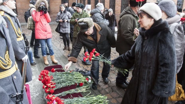 На площади Ветеранов прошла церемония, посвященная увековечению памяти Героя Российской Федерации Олега Пешкова. Барнаул, 13 февраля 2016 года.