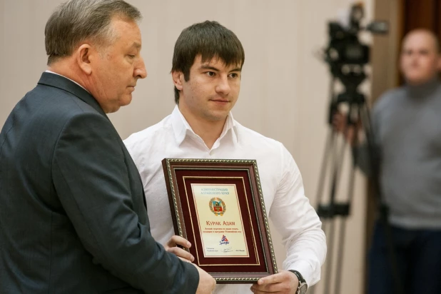 Лучшие спортсмены и тренеры Алтайского края получили награды по итогам выступлений в 2015 году. 16 февраля 2016 года.