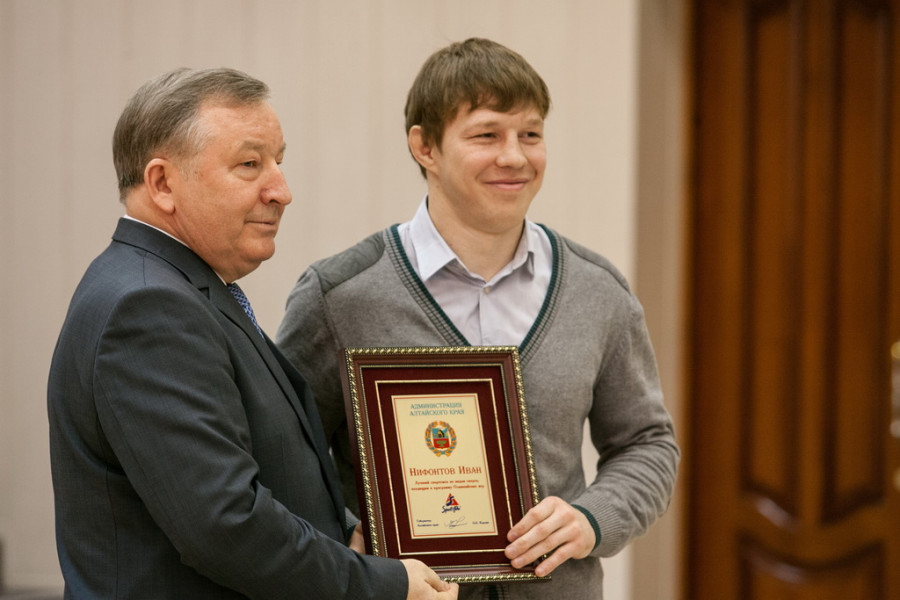 Лучшие спортсмены и тренеры Алтайского края получили награды по итогам выступлений в 2015 году. 16 февраля 2016 года.
