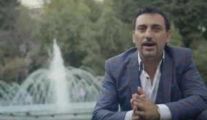 Григорий Есаян в клипе на песню "Vonc em qez sirum".