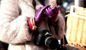 Как носить цветную кожу.