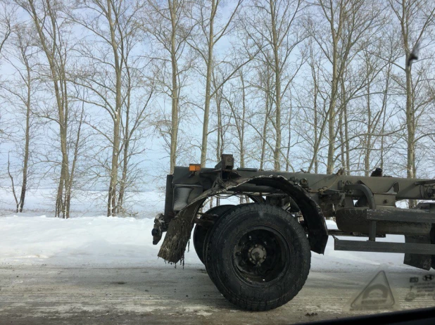 На трассе Барнаул-Целинное перевернулся грузовик с гречкой.