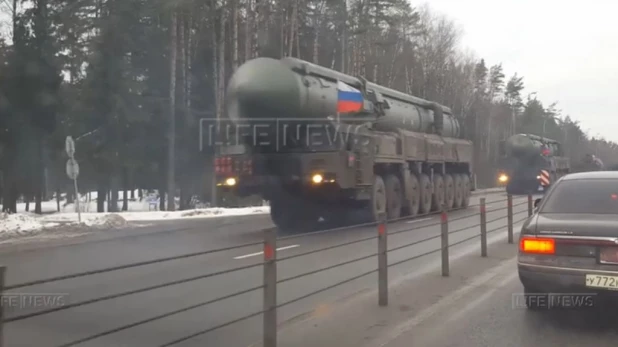 Межконтинентальные ракеты везут в Москву.