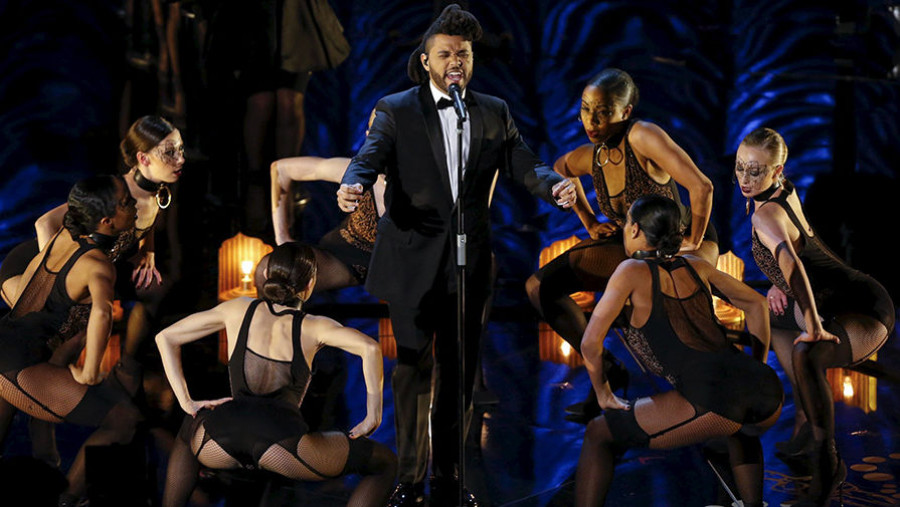 The Weeknd выступает на 88-й церемонии награждения лауреатов &quot;Оскара&quot;.