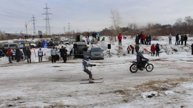 В Барнауле прошло первенство по скийорингу.