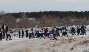 В Барнауле прошло первенство по скийорингу.