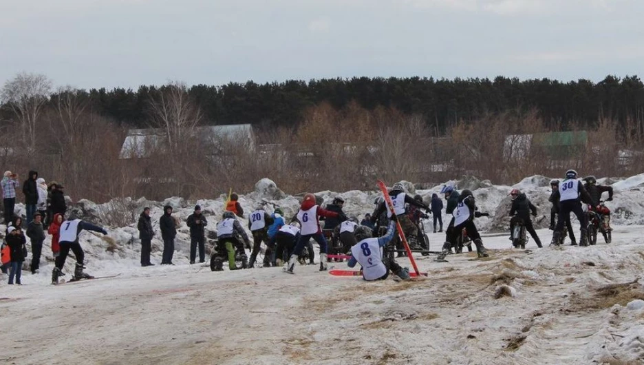 В Барнауле прошло первенство по скийорингу.