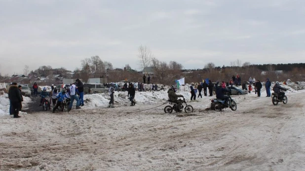 В Барнауле прошло первенство по скийорингу.