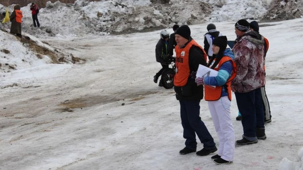 В Барнауле прошло первенство по скийорингу.