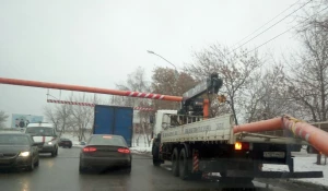 На коммунальном мосту ограничили движение.