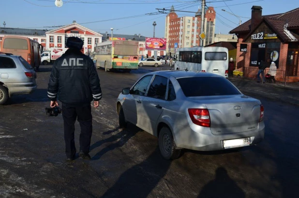 Скрытый патруль ГИБДД в Барнауле