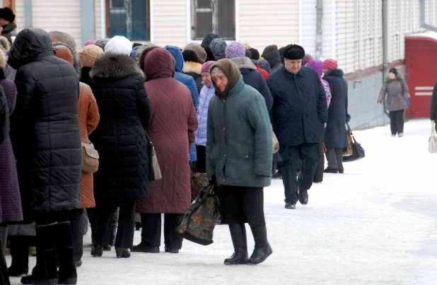 Барнаульцы поклоняются мощам святой Матроны Московской.