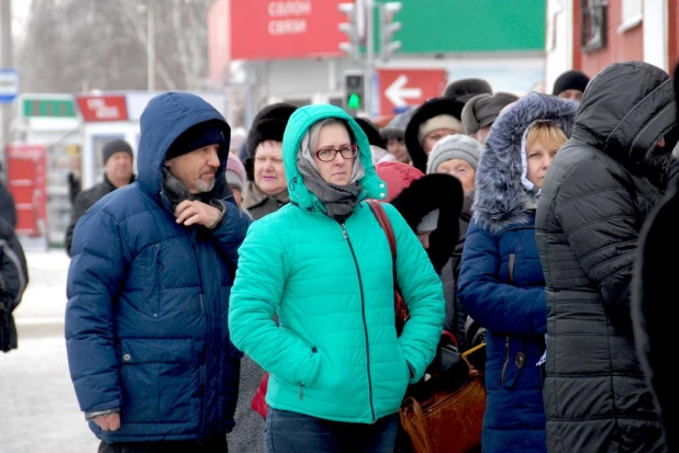 Барнаульцы поклоняются мощам святой Матроны Московской.