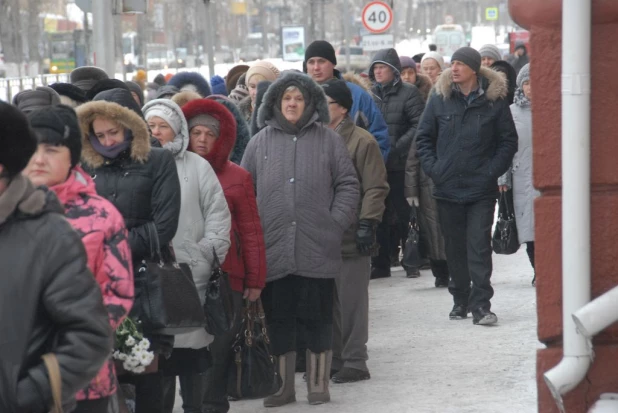 Барнаульцы поклоняются мощам святой Матроны Московской.