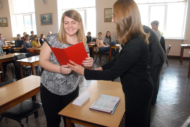 Выпускники АГАУ получили долгожданные дипломы.