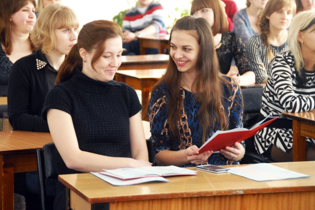 Выпускники АГАУ получили долгожданные дипломы.