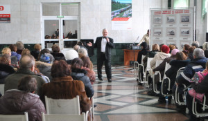 Концерт к 8 марта на железнодорожном вокзале Барнаула.
