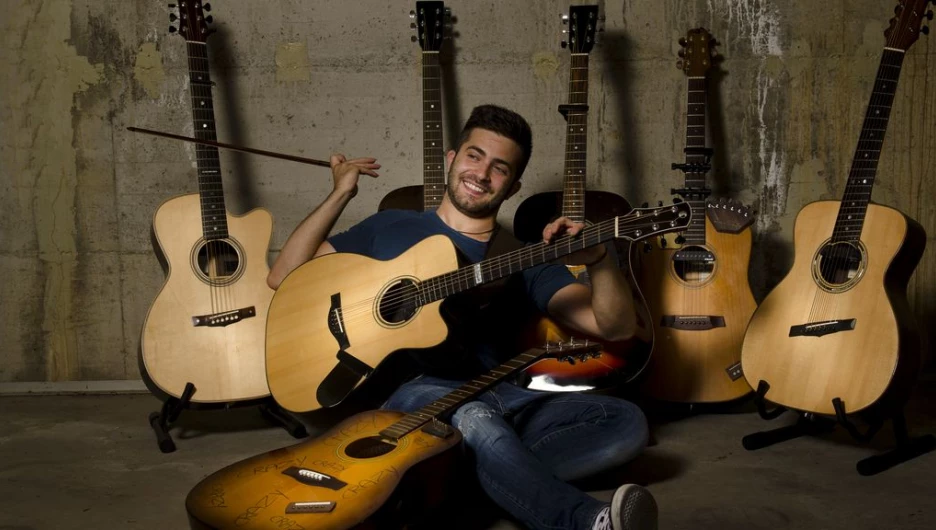 Итальянский гитарист Лука Стриканьоли.