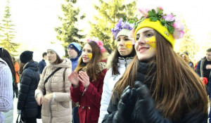 Студенты АлтГУ празднуют Масленицу.
