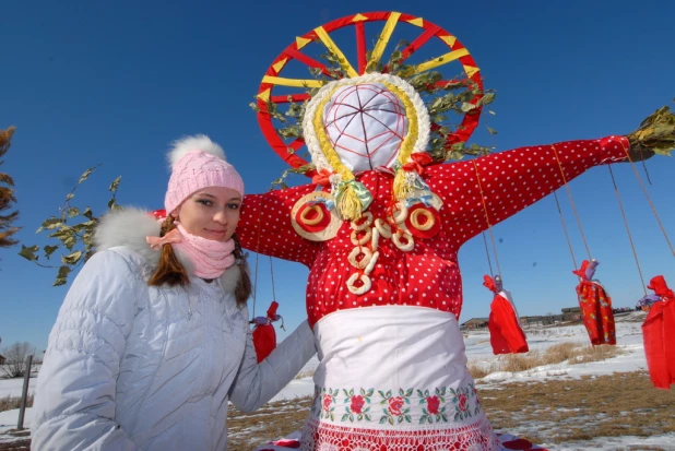 На "Сибирской масленице" выбрали лучшее чучело.