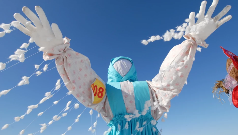 На "Сибирской масленице" выбрали лучшее чучело.