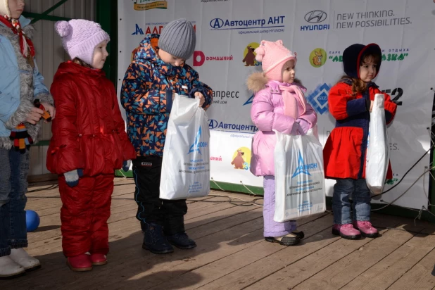 Барнаульцы отпраздновали широкую Масленицу.