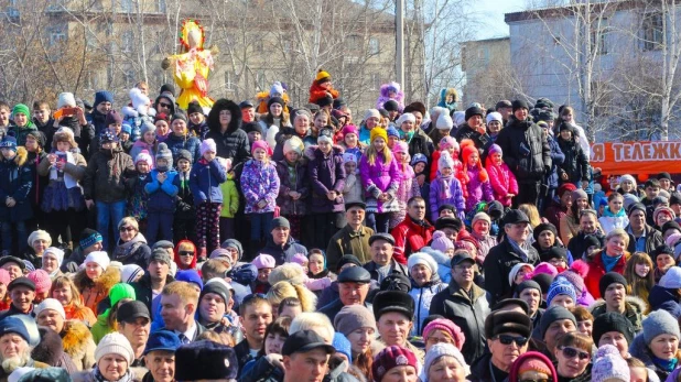 Солнечно, многолюдно и весело было на Масленице в Бийске.