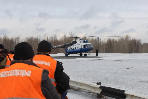 На Алтае провели тренировочные подрывы льда.