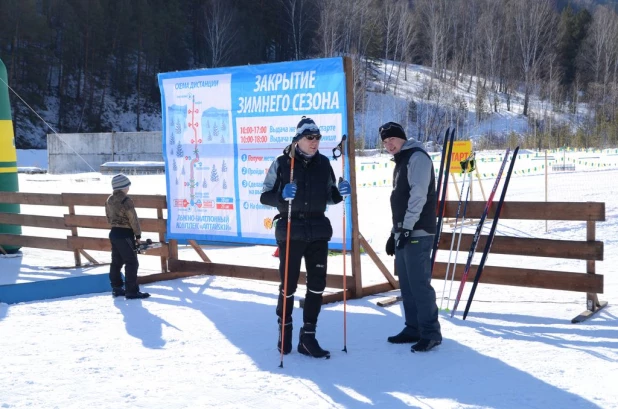 В селе Алтайском закрыли лыжный сезон.