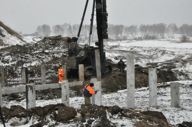 В Бийском районе начали строительство нового моста.