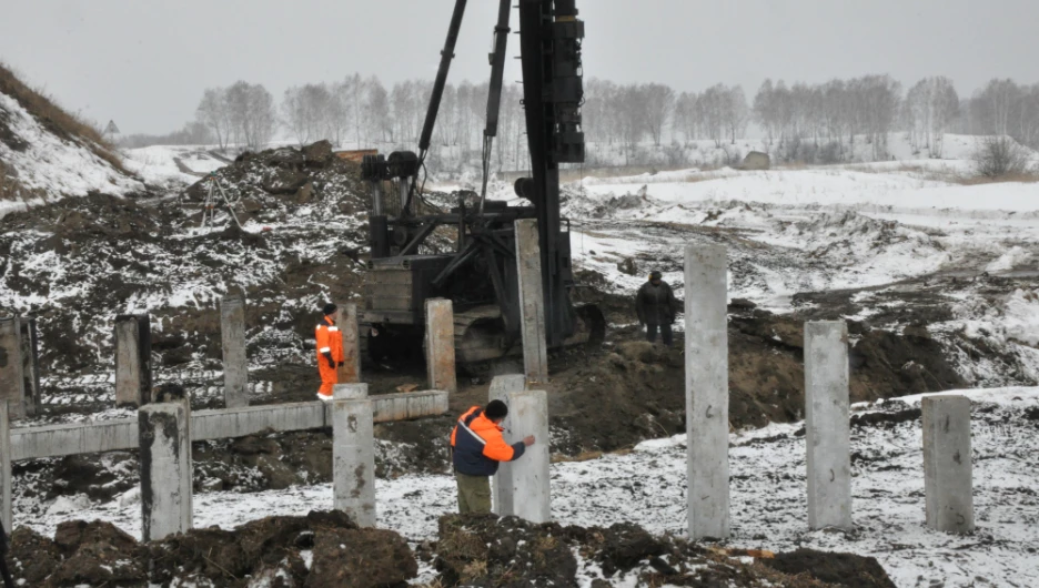 В Бийском районе начали строительство нового моста.