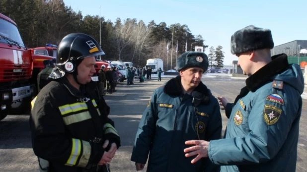 Барнаульские пожарные потушили импровизированное возгорание в бору.