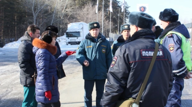 Барнаульские пожарные потушили импровизированное возгорание в бору.