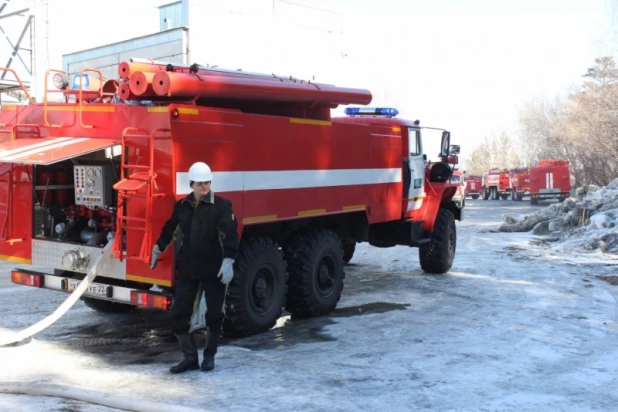 Барнаульские пожарные потушили импровизированное возгорание в бору.