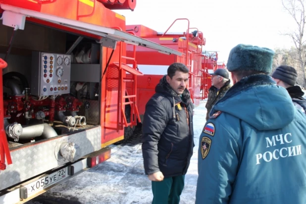 Барнаульские пожарные потушили импровизированное возгорание в бору.