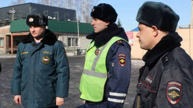 Барнаульские пожарные потушили импровизированное возгорание в бору.