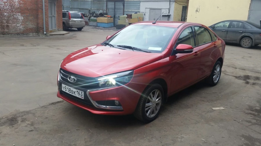 Барнальцы разработали фары для Lada Vesta Стиллавина и Вахидова