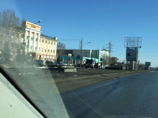 ДТП на проспекте Калинина в Барнауле.