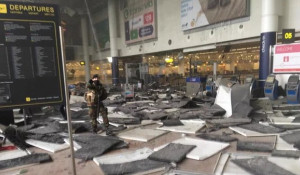 Аэропорт Брюсселя после взрыва.