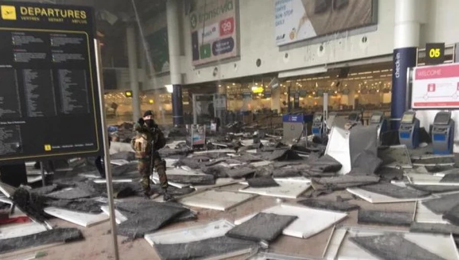 Аэропорт Брюсселя после взрыва.