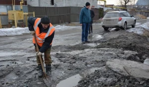 В Барнауле дорожники благоустраивают ул Гоголя.