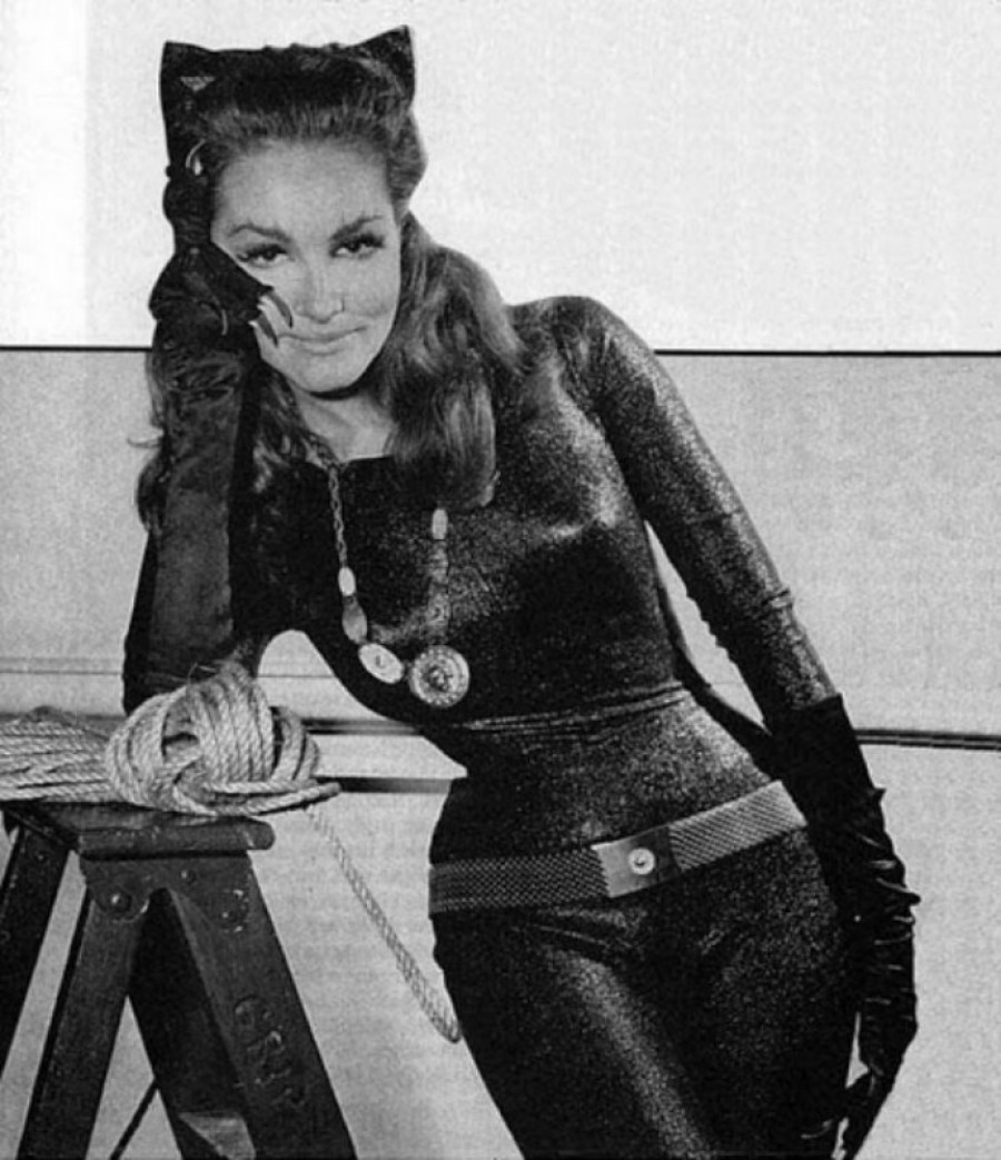 Джули Ньюмар в образе Женщины-кошки в 1966 году.