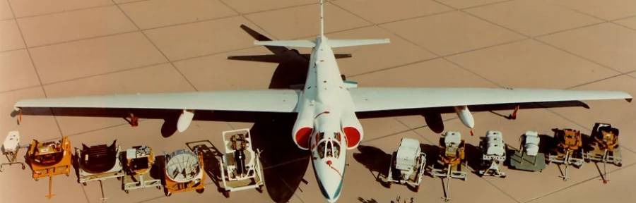 Самолет-разведчик Lockheed U-2 с различным шпионским оборудованием.