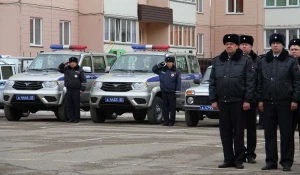 Полицейские края получили ключи от новых машин.