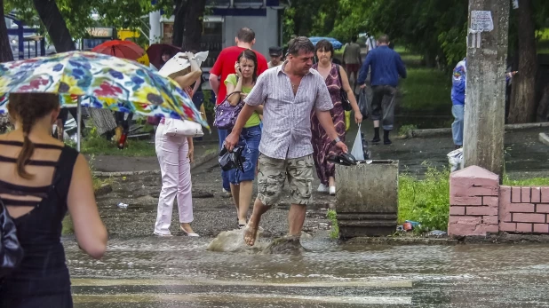 Дождь. Лужи в Барнауле.