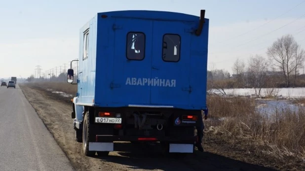 Установка заградительных щитов на Власихинской.