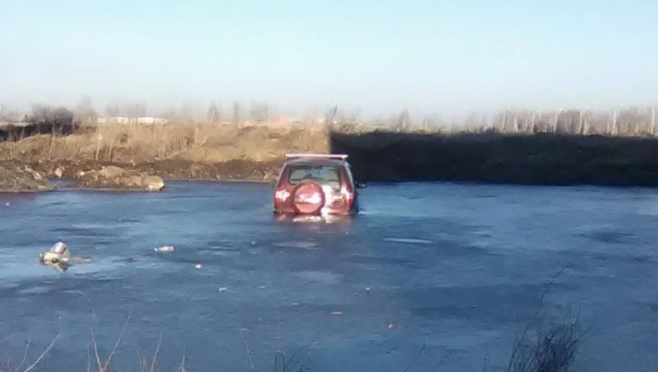 Эвакуация автомобилей с затопленных территорий.